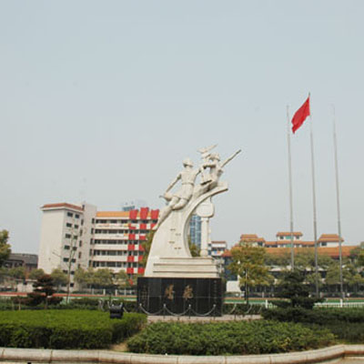 ���l(xi��ng)�е�һ�ЌW(xu��)���MУ�@ֱ�ˮ